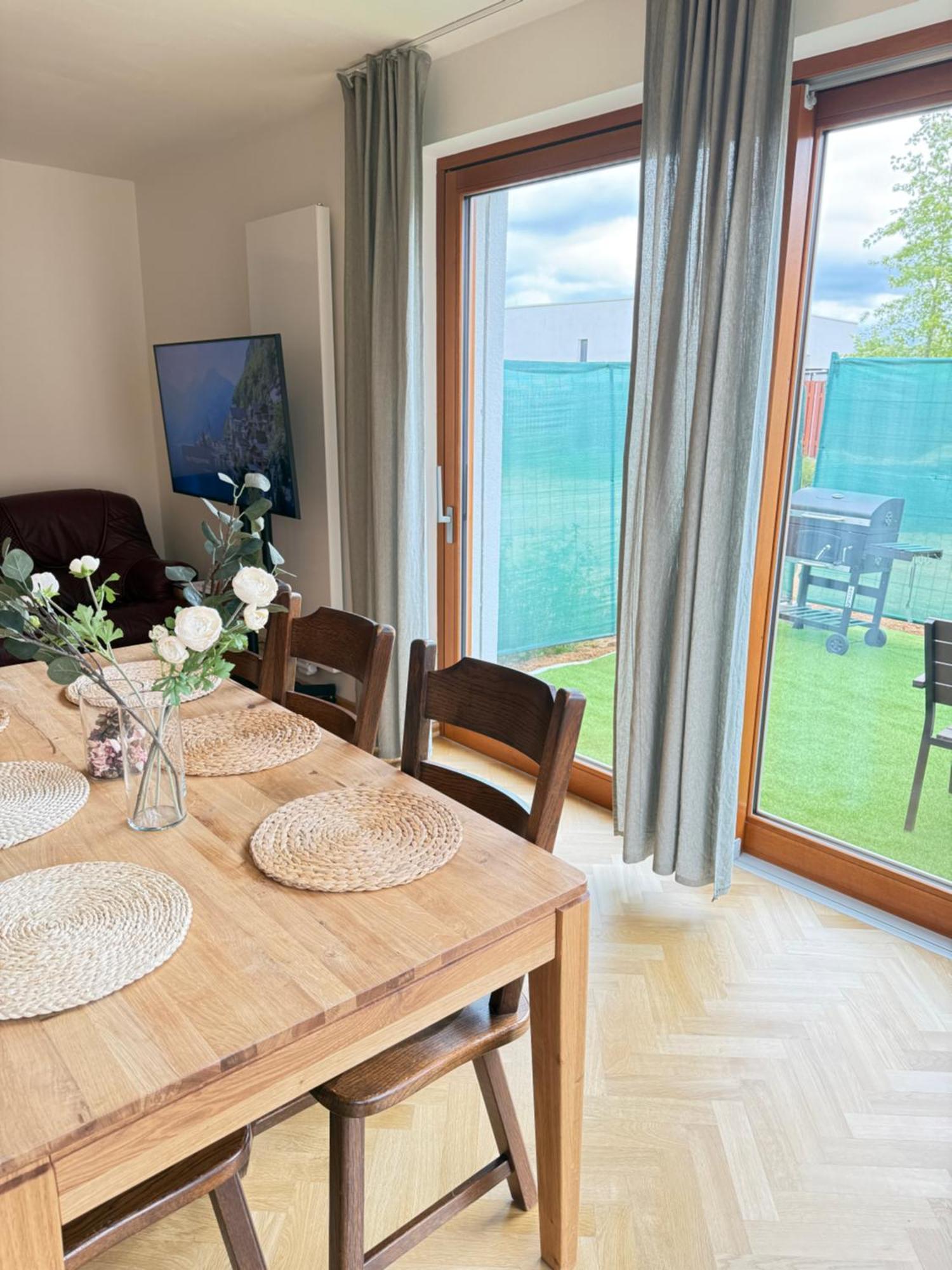 Familyvilla, New 4 Luxury Big Apartments, Parking プラハ エクステリア 写真