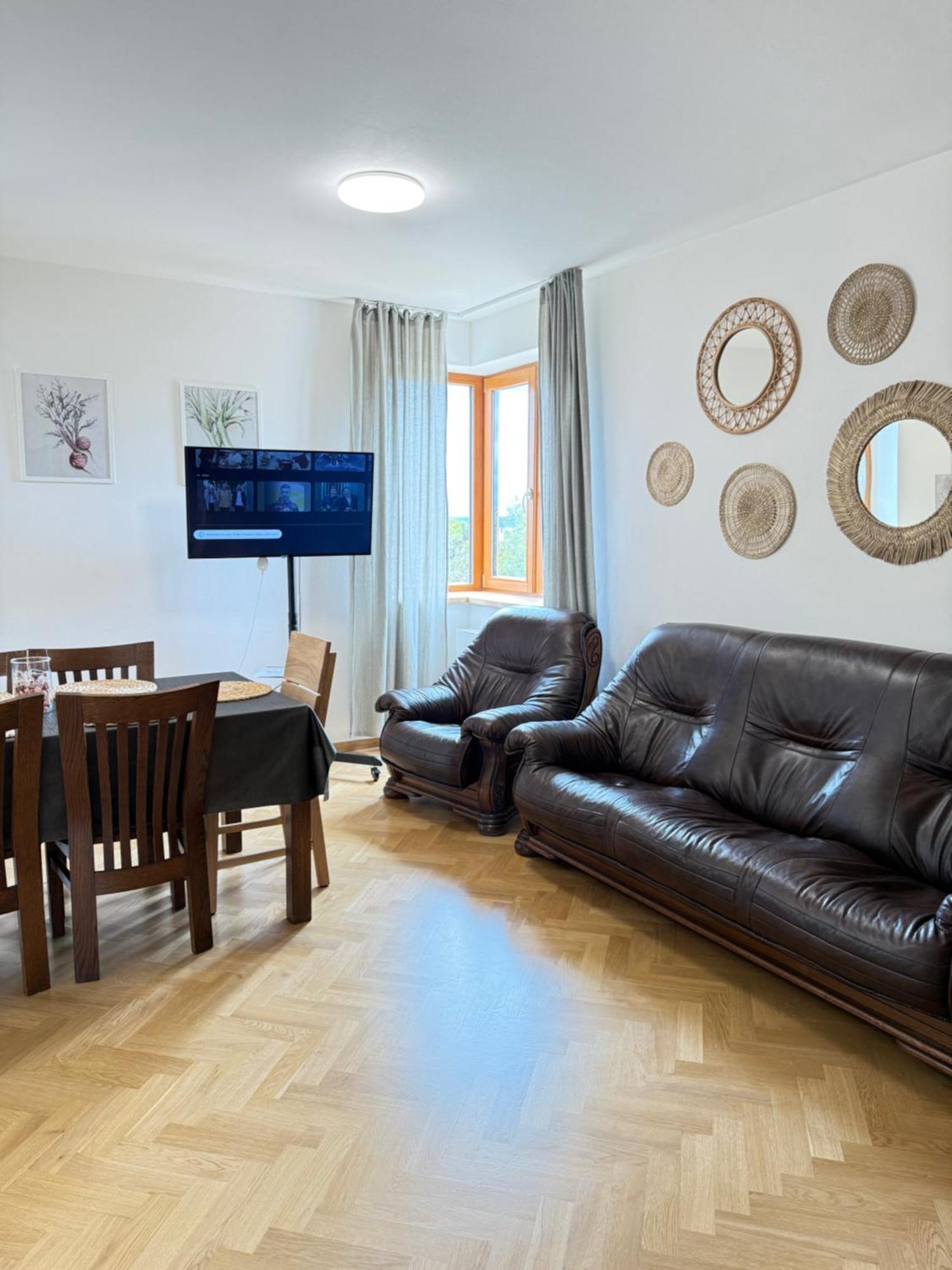 Familyvilla, New 4 Luxury Big Apartments, Parking プラハ エクステリア 写真