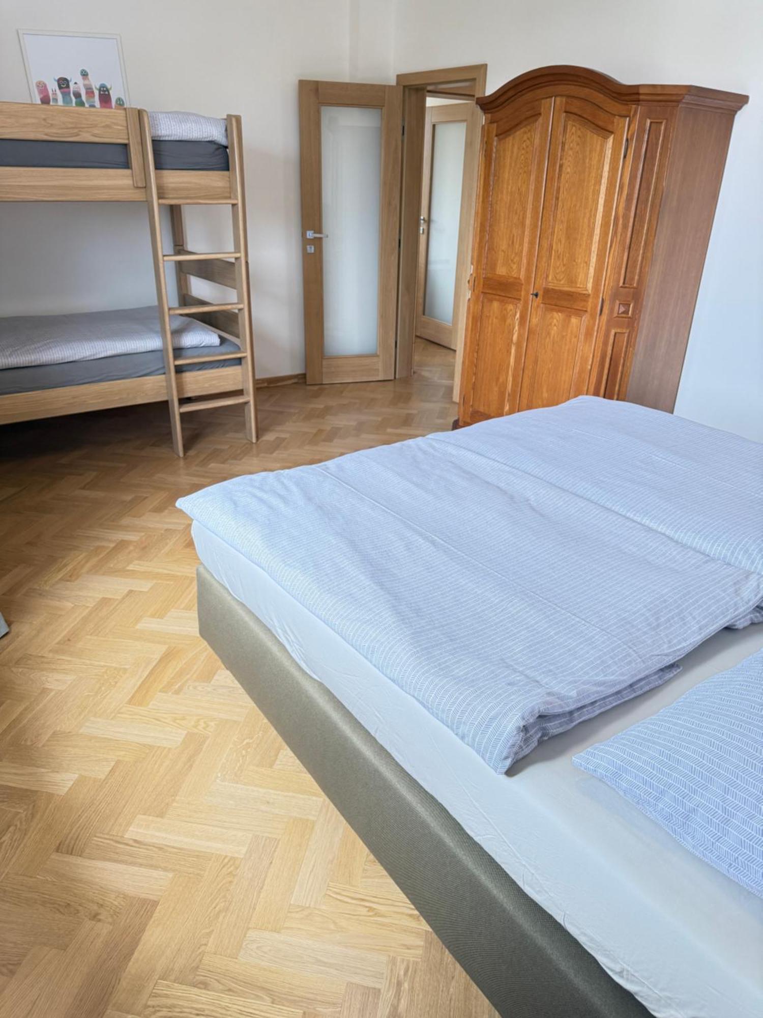 Familyvilla, New 4 Luxury Big Apartments, Parking プラハ エクステリア 写真