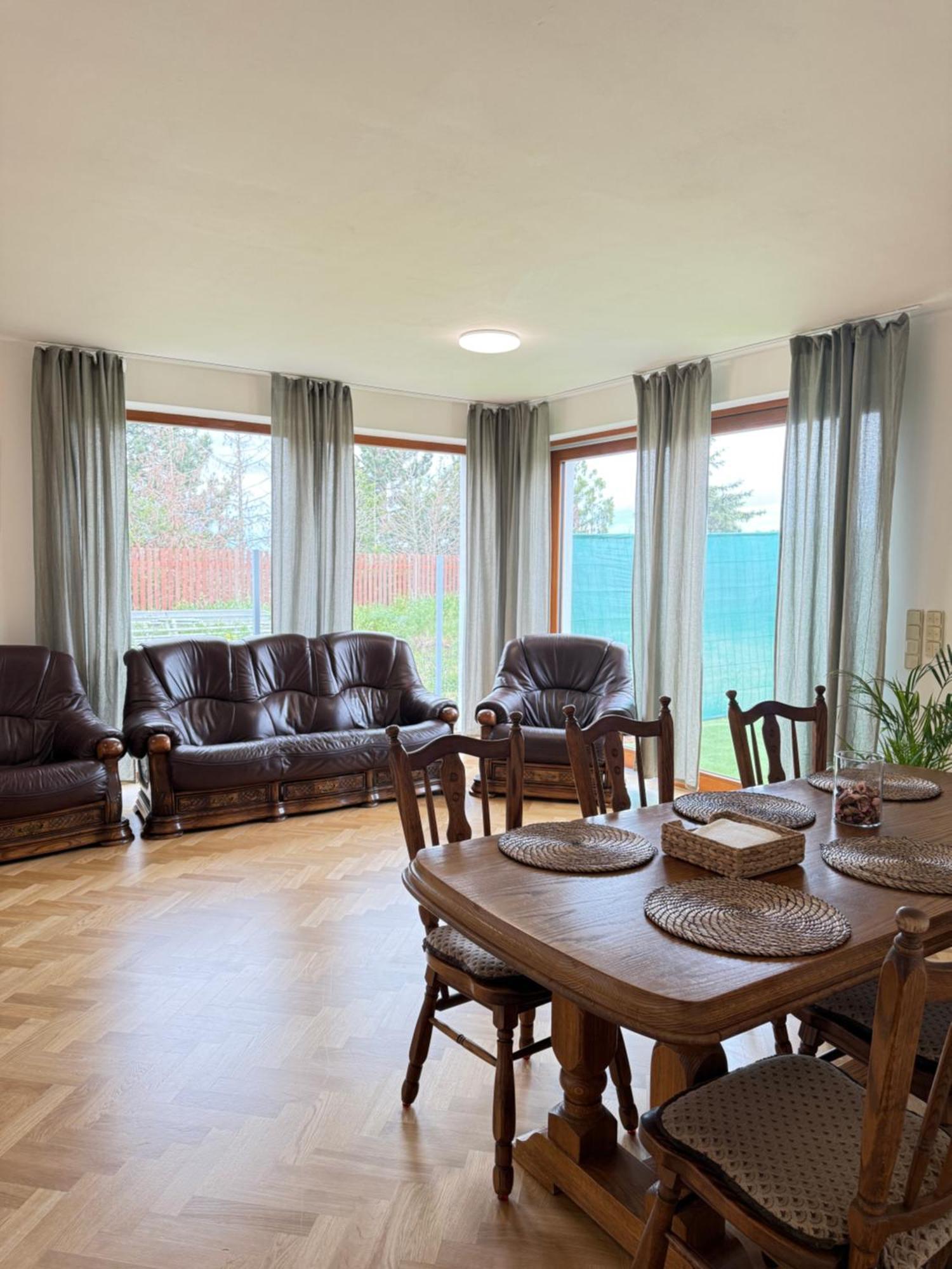 Familyvilla, New 4 Luxury Big Apartments, Parking プラハ エクステリア 写真