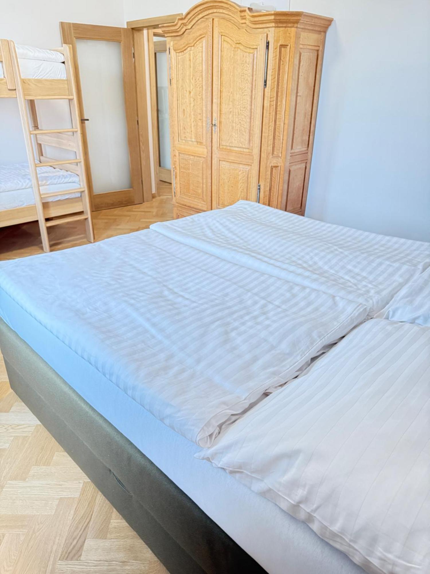 Familyvilla, New 4 Luxury Big Apartments, Parking プラハ エクステリア 写真
